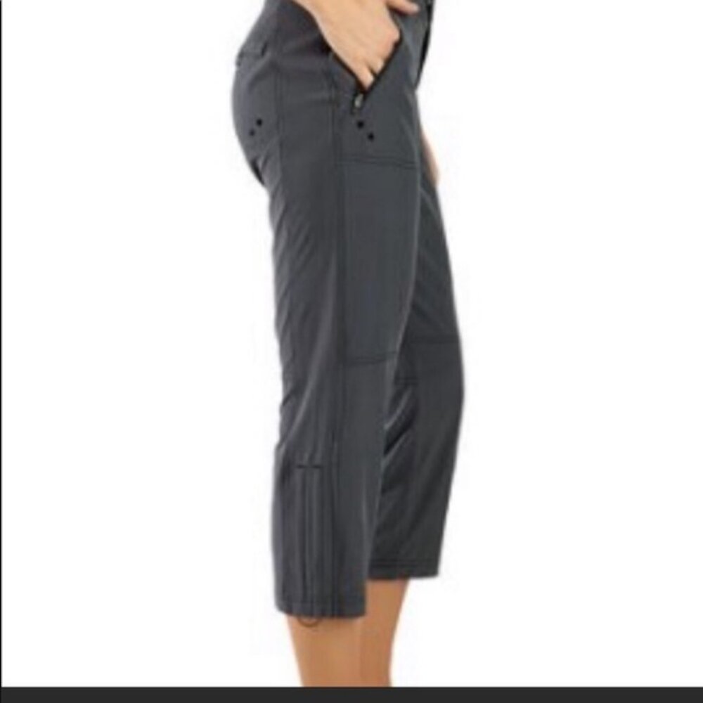 Title Nine Rogue dark gray Capri